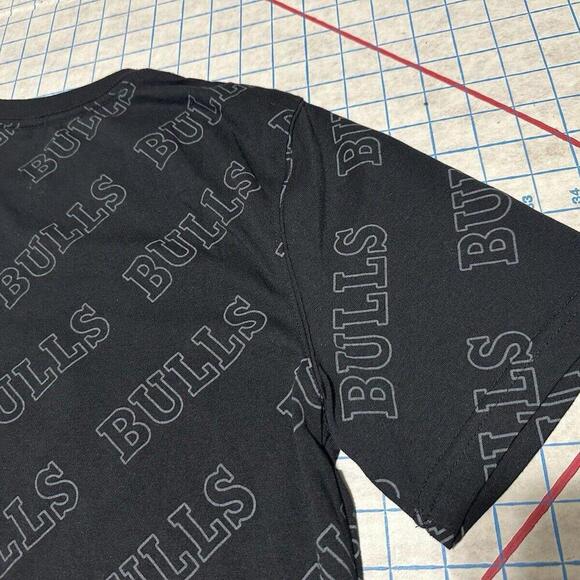 Chicago Bulls NBA T Shirt All Over Print Mens Large Michael Jordan Magic Johnson - Picture 10 of 14